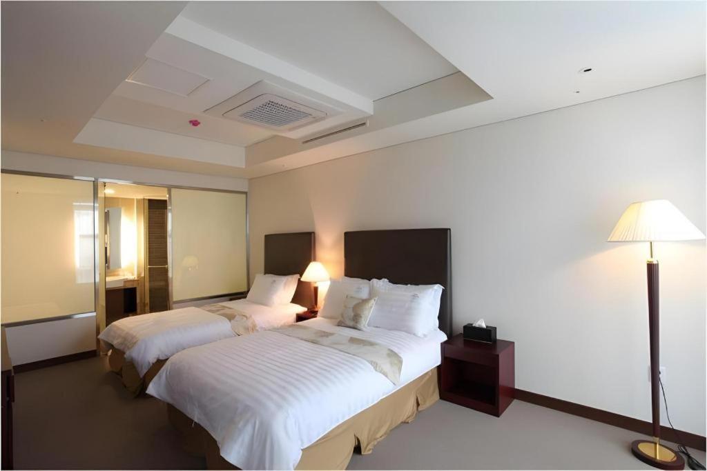Hotel Sunshine Daejeon Bagian luar foto