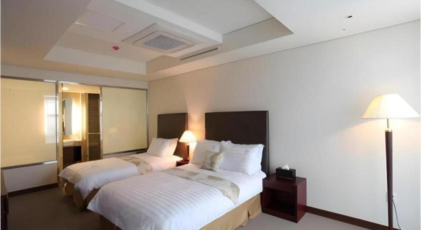 Hotel Sunshine Daejeon Bagian luar foto